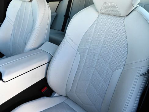 Certified 2024 BMW 530i 530i w/ Convenience Package image 8