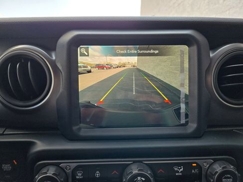 Used 2023 Jeep Gladiator Sport AWD/4WD image 27