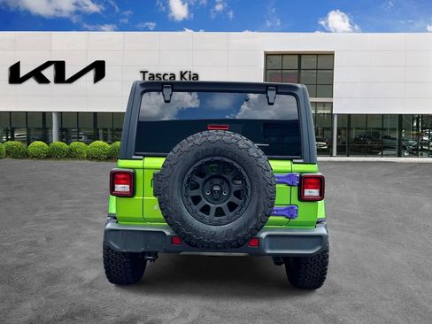 Used 2018 Jeep Wrangler Unlimited Sahara AWD/4WD image 6