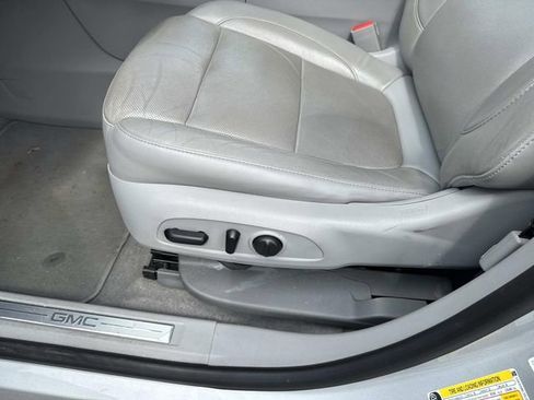 Used 2018 GMC Acadia SLT FWD image 21