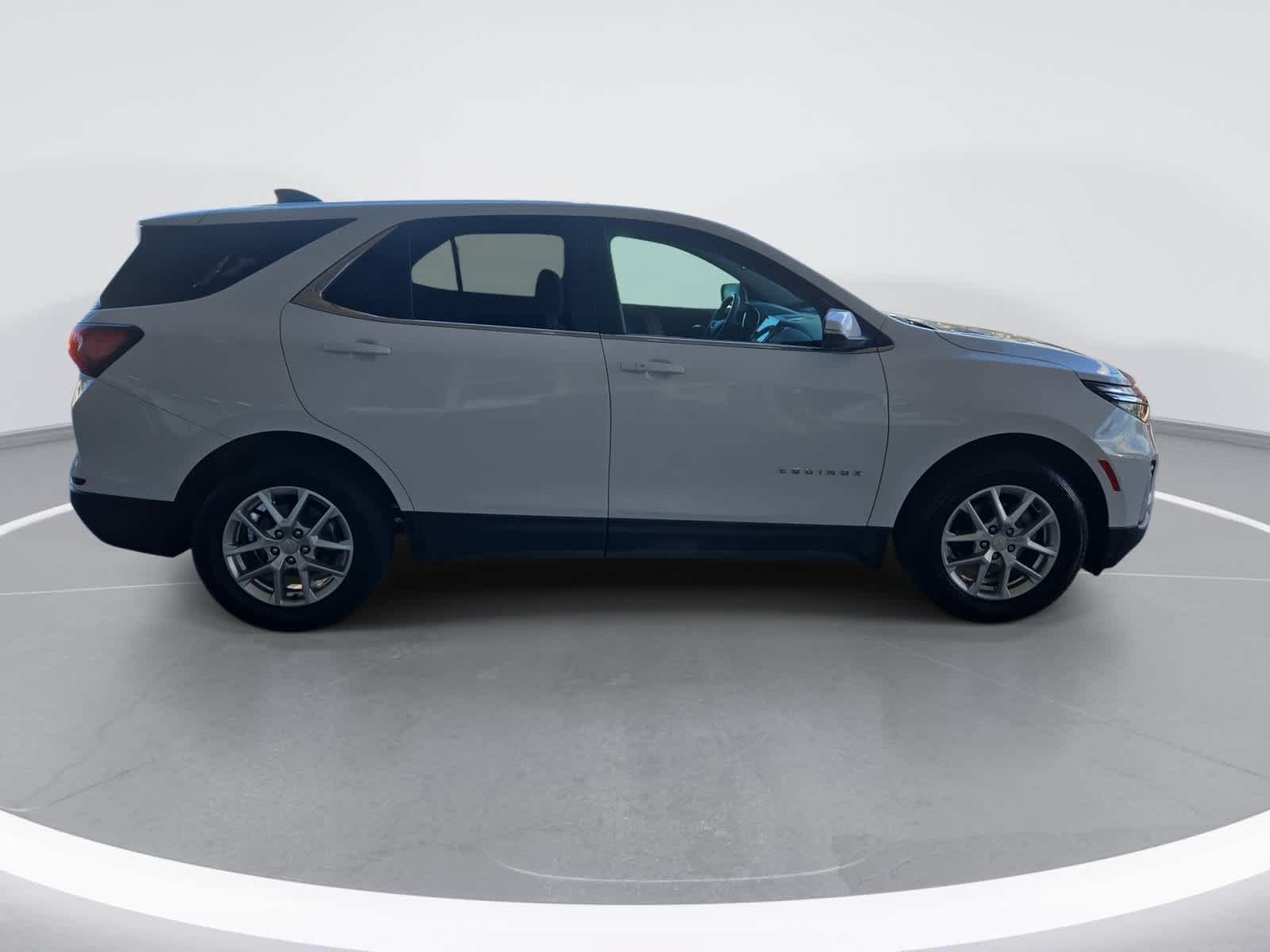 Used 2024 Chevrolet Equinox LT FWD image 9