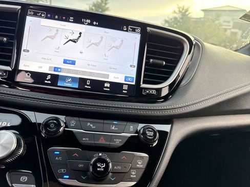 New 2026 Chrysler Pacifica Select image 20