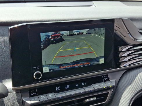 Used 2025 Toyota Camry SE FWD image 16