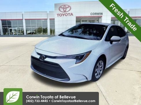 Used 2025 Toyota Corolla LE image 1