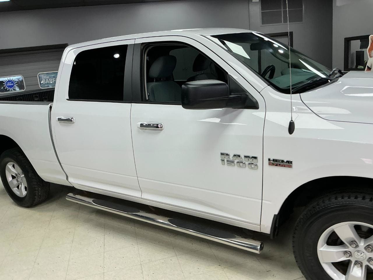 Used 2017 RAM 1500 Classic SLT AWD/4WD image 29