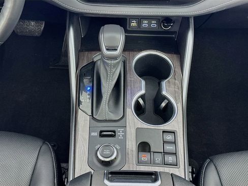 Used 2023 Toyota Highlander Platinum image 38