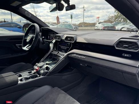 Used 2021 Lamborghini Urus image 21