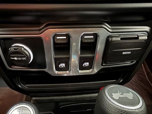 Used 2022 Jeep Wrangler Willys image 23