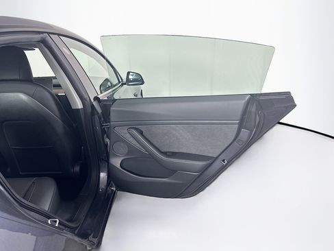 Used 2023 Tesla Model 3 Standard Range image 32