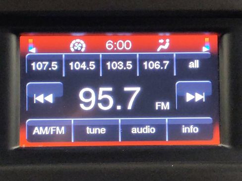 Used 2019 Dodge Journey SE image 25