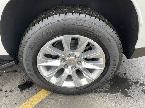 New 2025 Chevrolet Suburban Premier image 25