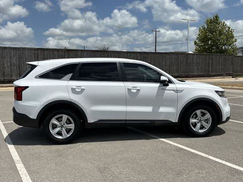 Used 2021 Kia Sorento LX FWD image 7