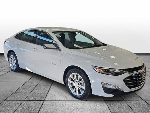 Used 2024 Chevrolet Malibu LT image 3