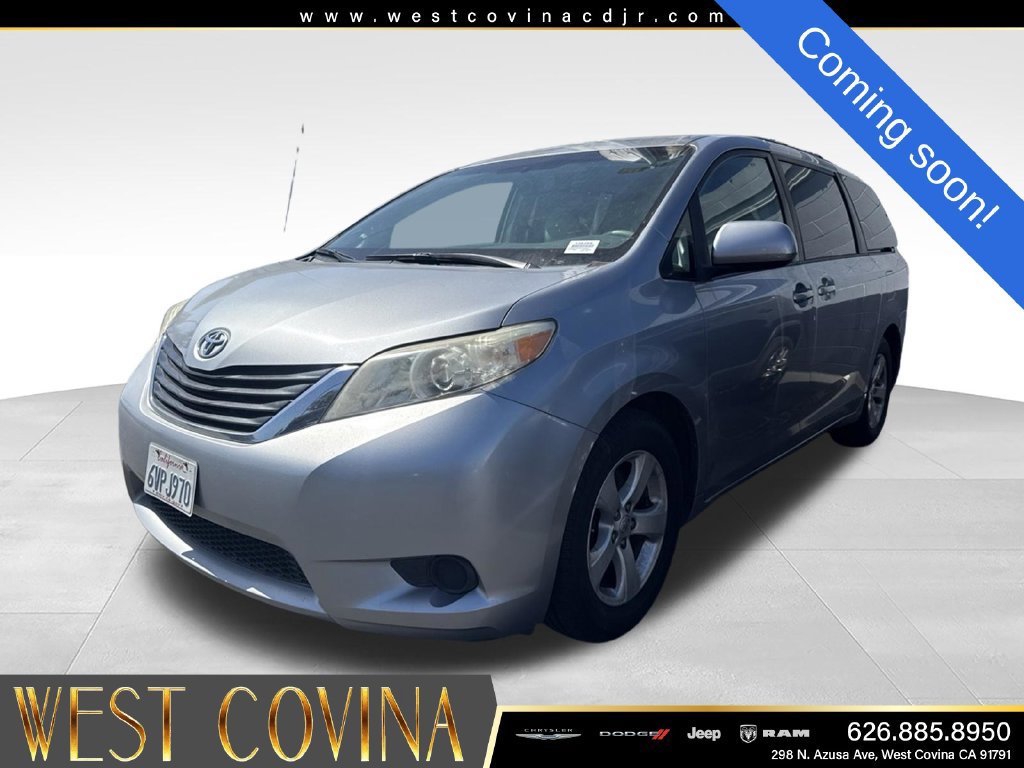 Used 2012 Toyota Sienna LE w/ Towing Pkg FWD image 3