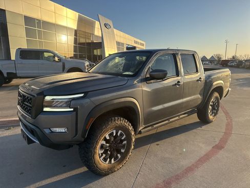 Used 2023 Nissan Frontier PRO-4X w/ Pro Convenience Package image 2