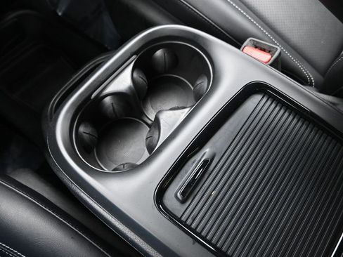 Used 2024 Chrysler Pacifica Select image 21