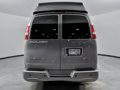 Used 2018 GMC Savana 2500 Extended w/ Enhanced Convenience Package image 10