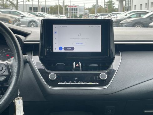 Used 2025 Toyota Corolla LE image 21