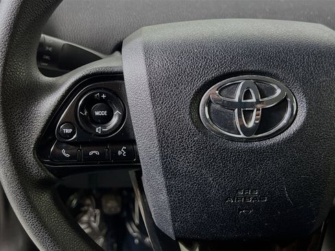 Used 2020 Toyota Prius LE image 19