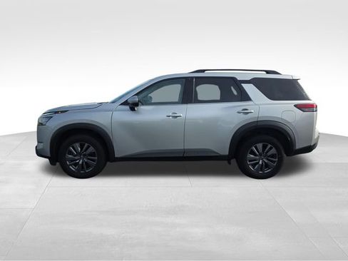 Used 2024 Nissan Pathfinder SV AWD/4WD image 2