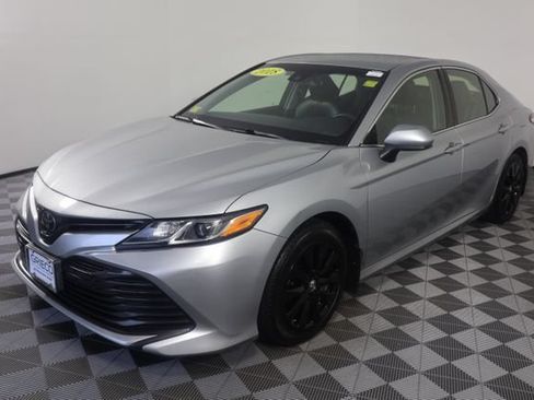 Used 2018 Toyota Camry LE FWD image 4