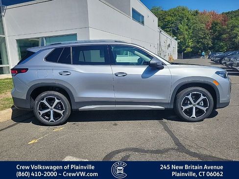 New 2025 Volkswagen Tiguan SE image 3