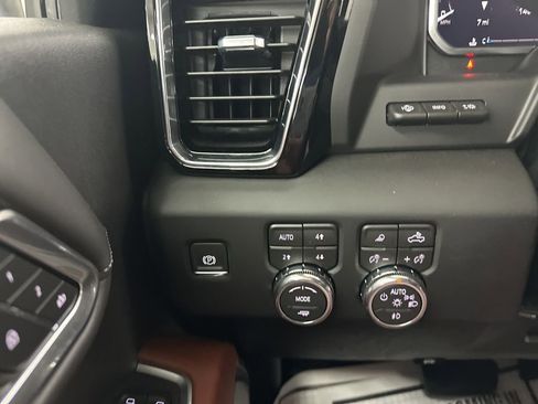 New 2026 GMC Sierra 3500 Denali Ultimate AWD/4WD image 35