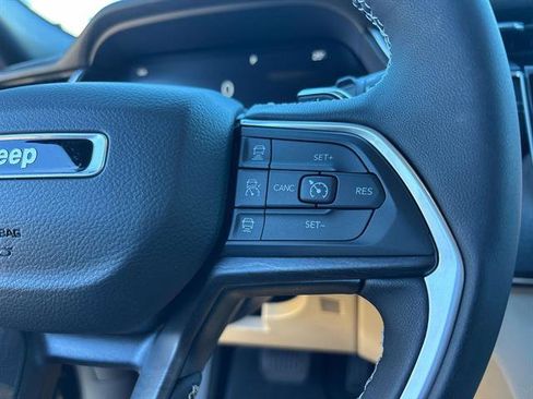 Certified 2025 Jeep Grand Cherokee L Limited image 19