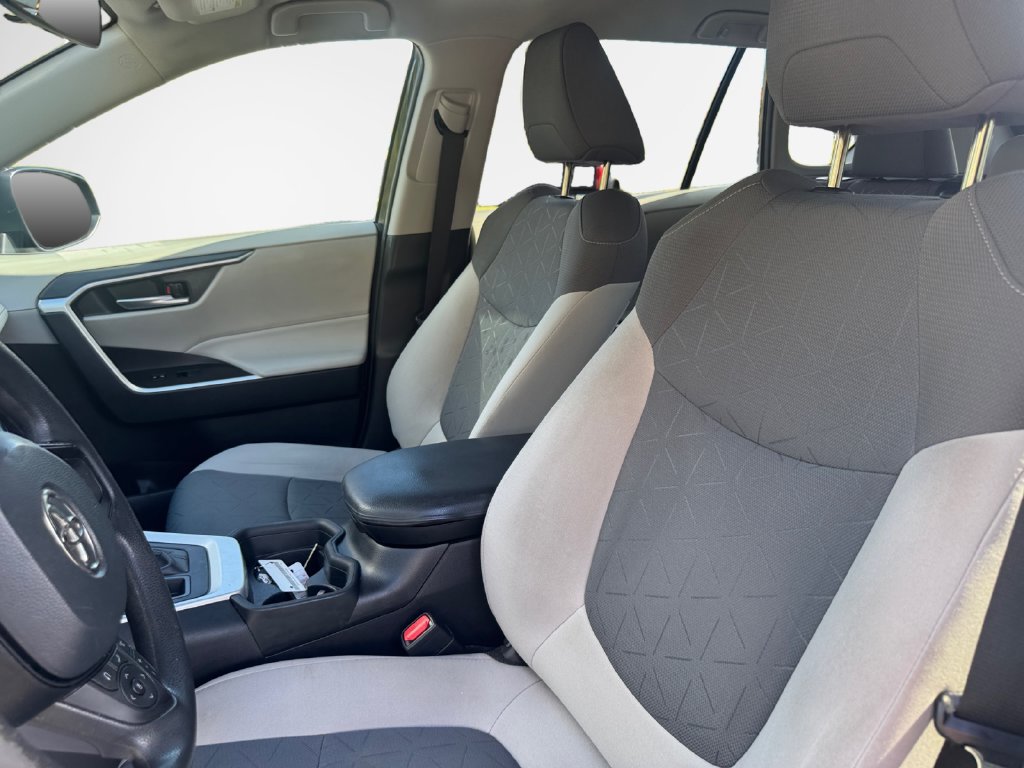 Used 2021 Toyota RAV4 XLE AWD/4WD image 12