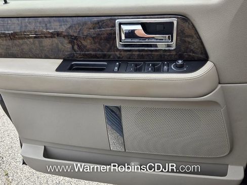 Used 2016 Lincoln Navigator L Select RWD image 32