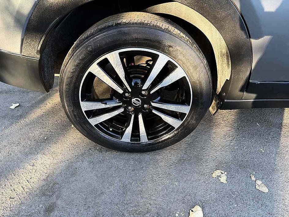 Used 2019 Nissan Kicks SV FWD image 15
