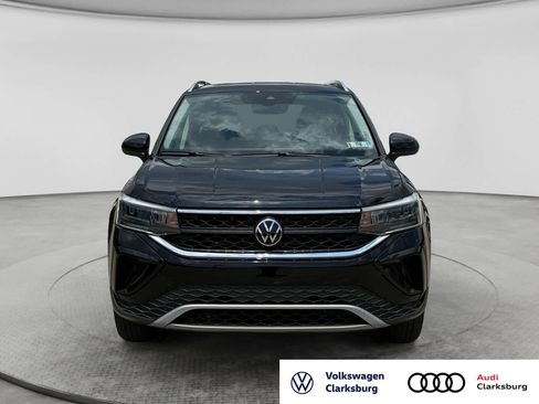 Used 2024 Volkswagen Taos SE AWD/4WD image 2