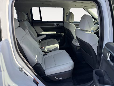 Used 2025 Hyundai Santa Fe Calligraphy image 18