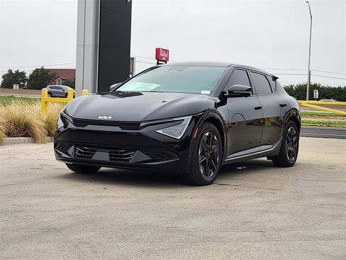 New 2025 Kia EV6 Wind image 2