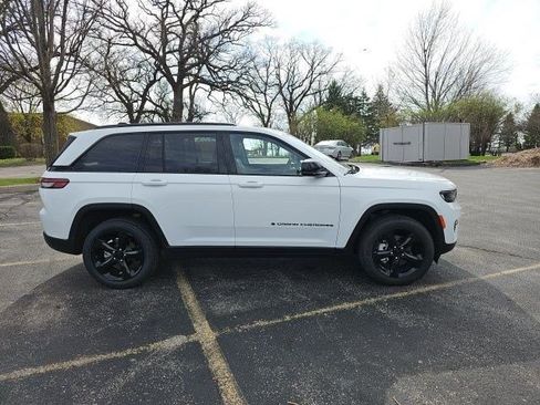 Used 2023 Jeep Grand Cherokee Limited w/ Black Appearance Package image 7