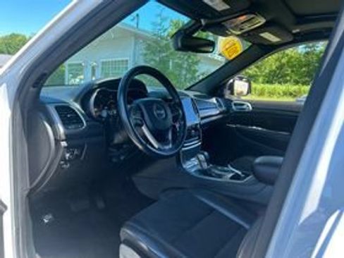 Used 2019 Jeep Grand Cherokee Altitude AWD/4WD image 8
