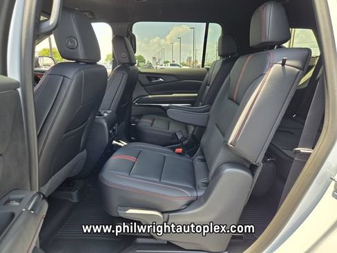 New 2026 Chevrolet Traverse RS w/ LPO, Floor Liner Package FWD image 10