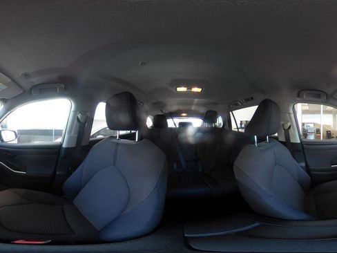 Used 2025 Toyota Highlander LE FWD image 44