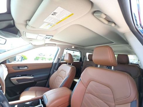 Used 2025 Nissan Pathfinder Platinum w/ Cargo Package image 14