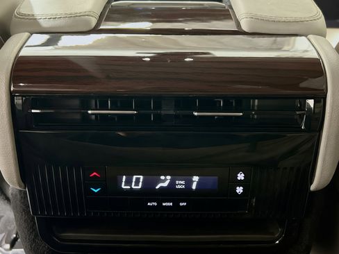 Used 2022 Jeep Wagoneer Series II RWD image 19