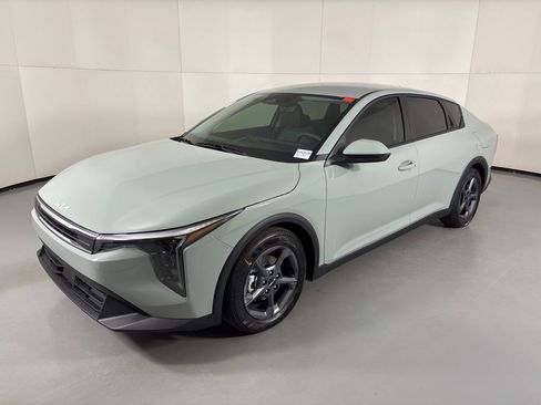 New 2026 Kia K4 LXS image 4