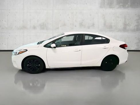Used 2017 Kia Forte LX image 8