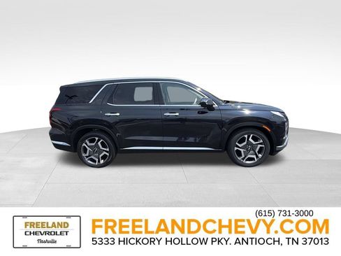 Used 2023 Hyundai Palisade Limited FWD image 2