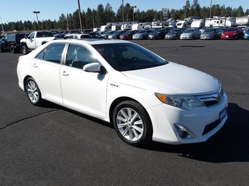 Used 2013 Toyota Camry XLE w/ Leather Pkg FWD image 7