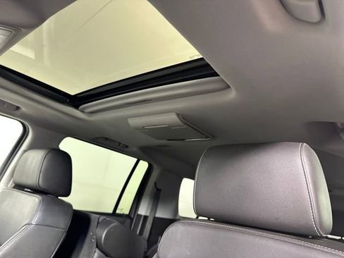 Used 2018 Chevrolet Suburban LT image 12