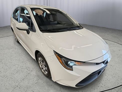 Used 2025 Toyota Corolla LE FWD image 4