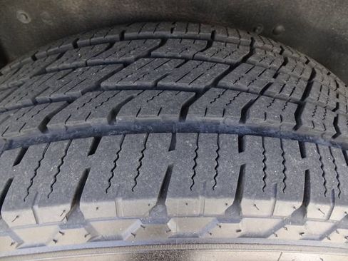 Used 2017 GMC Yukon XL SLT w/ Open Road Package image 42