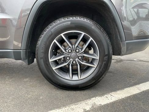 Used 2019 Jeep Grand Cherokee Limited image 36