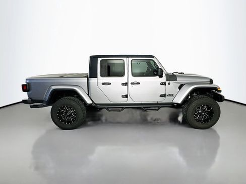 Used 2020 Jeep Gladiator Overland w/ Trailer Tow Package AWD/4WD image 8
