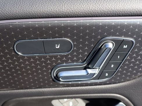 Used 2025 Mercedes-Benz GLB 250 w/ Driver Assistance Package image 38